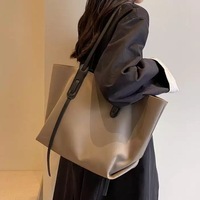 Sacs à main pour femmes de haute qualité fabriqués en usine, sacs à bandoulière de grande capacité, sacs fourre-tout simples et tendance pour femmes