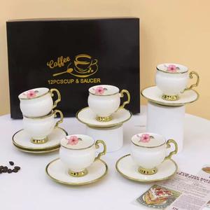 Juego de Taza y Platillo de Porcelana Estilo Europeo para Café o Té de la Tarde con Diseño Floral, Borde Dorado, Asa Dorada, Duradero y Portátil - Product Image 6