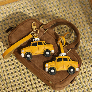 Llavero de cuero con diseño de taxi hecho a mano Zenos, colgante decorativo para bolso cosido a mano, coleccionable de arte de Guangdong - Product Image 5