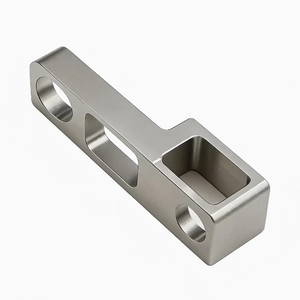 Componente de Aluminio Mecanizado por CNC con Orificios y Recortes de Precisión - Product Image 2