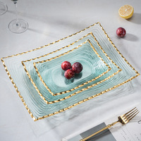 Assiettes à dessert élégantes en verre avec surface texturée et bordure dorée ondulée, 3 options de taille pour la présentation des aliments