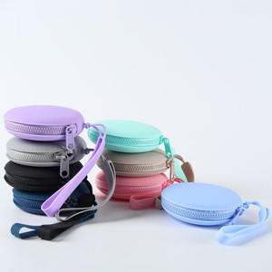Trousse de Maquillage Yifan en Silicone à Motif Lettres, Organisateur de Pinceaux, Fermeture Éclair, Mini Pochette Étanche Portable - Product Image 4