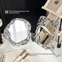 Miroir de Maquillage de Bureau Instagram pour Étudiants, Dortoir, Princesse, Effet Ondulé, Support Pliable, Cadre en Plastique Simple, Portable, Zhejiang