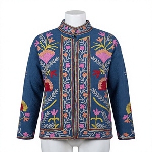 Chaqueta de Lana Bordada Rajasthani con Trabajo Aari y Bordado Kashida, Cierre de Cremallera Transpirable, Diseño Floral - Product Image 1