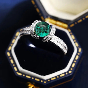 Anello di Lusso con Gemma Verde per Donne, Elegante Gioiello da Dito per Occasioni Formali - Product Image 3
