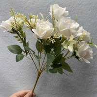 Seidenrosen-Blumenstrauß Künstlicher Rosenbusch 7 Blütenköpfe Hochzeit Valentinstag Blumenarrangement Rose