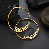 Vente en gros de bijoux personnalisés pour femmes Boucles d'oreilles Huggies avec nom et lettre Boucles d'oreilles élégantes en plaqué or 18 carats avec texte en zircon et cercle