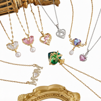 Collier Pendentif Gaovo Premium Luxe Léger Entièrement Pavé de Zircons Cubiques, Pendentif en Laiton, Chaîne en Acier Inoxydable Longueur Clavicule, Bijoux pour Femme