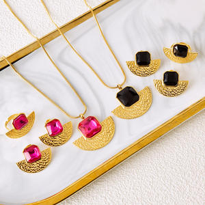 Retro Niche Design <span class=keywords><strong>Titanium</strong></span> Staal Vergulde Dames Sieraden Set Waaiervormige Oorbellen Ketting Zirkoon Ingelegd Glas Nieuw Stijlvol - Product Image 1