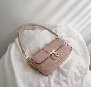 Schlussverkauf Luxus Damen Dame hochwertig rosa schwarz weiß Krokodilleiste modische Schultertasche mit goldener Schlüsselanhänger - Product Image 4