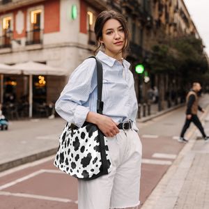 Bolso de Hombro con Estampado de Vaca para Mujer, Bolso Tipo Hobo Vintage de PU con Cierre de Cremallera, Bolso Casual para Viajes Diarios - Product Image 6