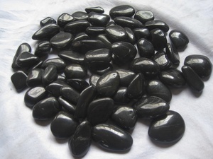 Pierre de galet ronde noire polie directe d'usine AAA pour le jardinage <span class=keywords><strong>et</strong></span> l'aménagement paysager de <span class=keywords><strong>galets</strong></span> - Product Image 2