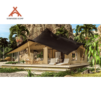 Tente de luxe sauvage Kawagebo Kamp (KK) 42' x 30' pour 1 à 4 personnes en toile PVC/PVDF, style safari, glamping, lodge, villa
