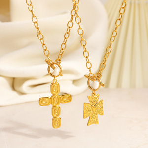 Collier croix plaqué or 18 carats avec pendentif perle d'eau douce multicolore et fermoir OT, idéal pour le quotidien - Product Image 2