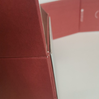 Boîtes d'emballage magnétiques pliables robustes en carton gris 1200 g/m² de couleur rouge avec gaufrage et pelliculage mat pour crème pour le visage et cadeaux