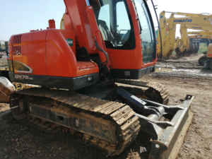 Excavadora de orugas DOOSAN usada en Venta caliente con certificación EPA y CE con martillo y cubo en stock - Product Image 4