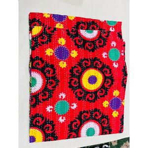 Couvre-lit en coton Kantha imprimé à la main, offrant un style artisanal et un tissu confortable pour la maison - Product Image 2