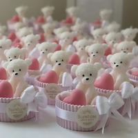 Personalisiertes Geschenkset: Bärenförmige Sojawachskerze mit Herzakzent, handgemachte Aromatherapie-Kerze in geriffelter Schale mit Schleife – ideal als Hochzeitsgeschenk