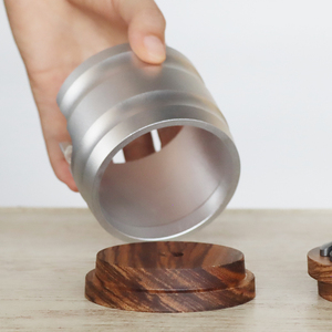 Supporto portafiltro per caffè con Base in legno supporto per Tamper per <span class=keywords><strong>Espresso</strong></span> regolabile manuale in lega di alluminio - Product Image 4