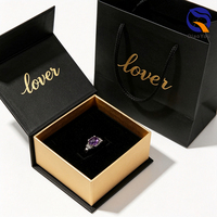 Caja de Anillo de Lujo con Inserto de Terciopelo Negro y Logotipo en Lámina Dorada, con Superficie en Relieve, Aceptada por OEM