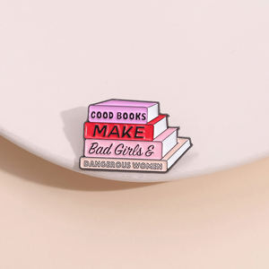 Broche "Good Books Make Bad Girls Dangerous"-Pin esmaltado, broches de libro de poder de conocimiento personalizado, joyería de insignia de cuello/solapa/bolsa - Product Image 3