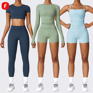 Женский спортивный костюм с длинным рукавом - Product Image 1