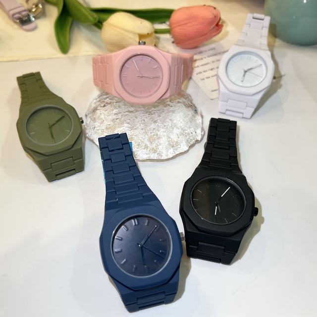 Customized Watch Manufacturer Plastic Fashion Luxury Men's Arabic Number Dialing Watch Logo