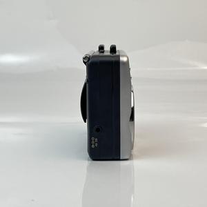 เครื่องเล่นเทปคาสเซ็ตแบบย้อนยุค พร้อมวิทยุ AM/FM และนาฬิกาปลุกดิจิตอล เครื่องบันทึกเทปแบบย้อนกลับอัตโนมัติ พร้อมลำโพง - Product Image 5