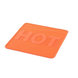 Tapis et dessous de plat en silicone écologiques carrés, compatibles micro-ondes, en promotion internationale - Product Image 2