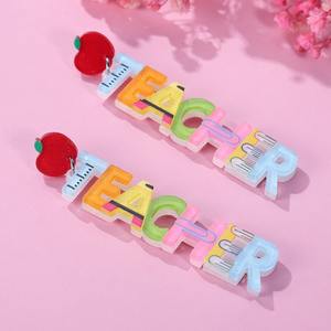 Nouveau cadeau de rentrée scolaire personnalisé acrylique arc-en-ciel enseignant lettre boucles d'oreilles prêt à expédier - Product Image 2