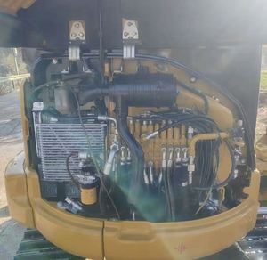 Mini-excavatrice d'occasion CAT303E de 3 tonnes, excavatrice sur chenilles avec vérin hydraulique Eaton et moteur - Haute puissance de creusement pour utilisation agricole - Product Image 5