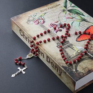 Collar <span class=keywords><strong>de</strong></span> Rosario con Cuentas <span class=keywords><strong>de</strong></span> Mariposa Chapadas en Oro <span class=keywords><strong>de</strong></span> 12 Piezas, Cadena con Cruz, Nuestra Señora <span class=keywords><strong>de</strong></span> Guadalupe, Perfumado, Primera Comunión, Regalo Unisex - Product Image 5