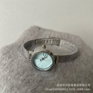 Women's exquisite quartz <b>watch</b> featuring a blue mother-of-pearl dial—a sophisticated, niche, and elegant timepiece. - Product Image 6