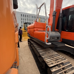 Excavatrice sur chenilles Doosan DX150LC-9C d'occasion, moteur, boîte de vitesses, pompe, PLC, pelle de taille moyenne, faible nombre d'heures de travail, bon état, à vendre - Product Image 4