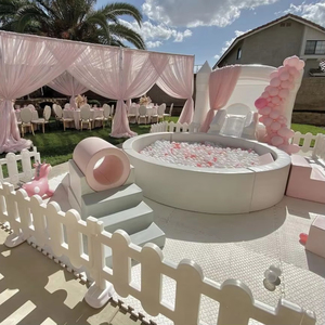 Nouveau style de terrain de jeu intérieur personnalisé pour tout-petits, jouets d'éveil doux et colorés pour enfants, équipement de jeu doux blanc et rose pour bébés <span class=keywords><strong>à</strong></span> domicile - Product Image 1