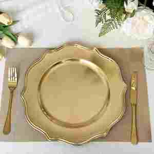 Assiette de présentation dorée vintage pour mariage, en plastique, ronde de 13 pouces, pour banquets et dîners, avec bord floral en relief - Product Image 2