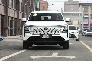 Voitures Économiques Neuves Changan CS75 PLUS 1.5T Turbo SUV Automatique Euro VI Pneus R19 Caméra Arrière 360° Sièges Sombres Véhicule Essence - Product Image 3