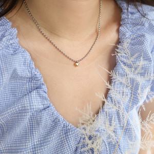 Nouveau Collier en Acier Inoxydable Plaqué Or 18K, Imperméable, Inaltérable, Bicolore, avec Chaîne Perles de Riz et Pendentif Cœur, Vente en Gros - Product Image 3