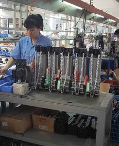 Pilote de porte sectionnel industriel Moteur 380V pour 30 mètres carrés Opérateurs de porte de <span class=keywords><strong>garage</strong></span> Utilisation de volets roulants - Product Image 4