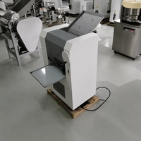 Machine à presser la pâte commerciale, machine à étaler la pâte à pizza à grande vitesse, rouleau en acier inoxydable, machine à pâtes, machine pour boulangerie et restaurant