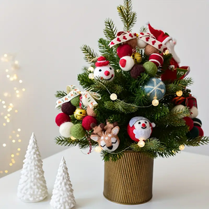 Décoration <span class=keywords><strong>de</strong></span> vacances <span class=keywords><strong>de</strong></span> style américain Mini couronnes <span class=keywords><strong>de</strong></span> Noël faites à la main Boules <span class=keywords><strong>de</strong></span> feutre <span class=keywords><strong>de</strong></span> <span class=keywords><strong>laine</strong></span> festive avec cloches - Product Image 5