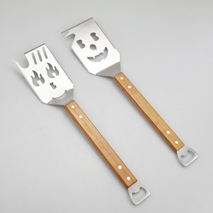 5 en 1 Grill Spatule En Acier Inoxydable pour Grill Extérieur BBQ Flip Fourchette Couteau Bord Dentelé Ouvre-<span class=keywords><strong>Bouteille</strong></span> <span class=keywords><strong>Barbecue</strong></span> Turner - Product Image 1