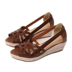 Sandales compensées à bout ouvert en cuir véritable avec semelle en paille respirante pour femme – Idéales pour l'été - Product Image 3