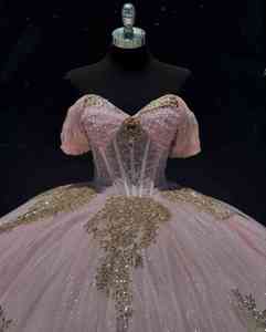 Abiti da Quinceañera <span class=keywords><strong>Rosa</strong></span> <span class=keywords><strong>Oro</strong></span> Glitterati con Spalle Scoperte e Maniche Corte, Taglie Forti, Stile Principessa, per Feste di Gala MQ665 - Product Image 2