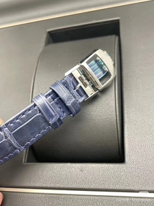 Montre de luxe pour femme, cadran bleu élégant, bracelet en or rose, chronographe de précision 22 mm, design étanche - Product Image 6