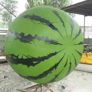 Escultura de sandía simulada de fibra de vidrio, redonda, decorativa para exteriores, adorno de fruta para jardines, parques, patios y villas. - Product Image 2