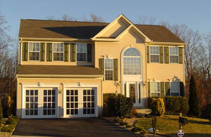 Puerta de Garaje de Diseño Francés Modelo Flagship Jennifer de FrenchPorte, Fabricada en Vidrio y Aleación de Aluminio - Product Image 5