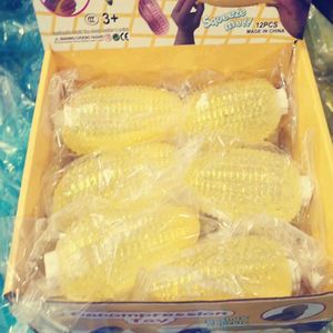 Jouet à presser en TPR super doux en forme de maïs, anti-stress portable pour enfants et adultes, cadeau créatif - Product Image 2