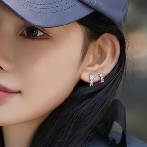 ต่างหูห่วงแบบเจาะหูสำหรับผู้หญิง แฟชั่นขายส่ง ประดับ<span class=keywords><strong>เพชร</strong></span>ซิคอนเกรด 5A สีสันสดใส ผลิตจากไทเทเนียมเกรด ASTM F136 สำหรับใส่แบบฝัง - Product Image 4