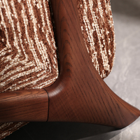 Fauteuil d'appoint rembourré de style Mid-Century Modern avec structure en bois massif et assise en tissu pour salon, mobilier de maison